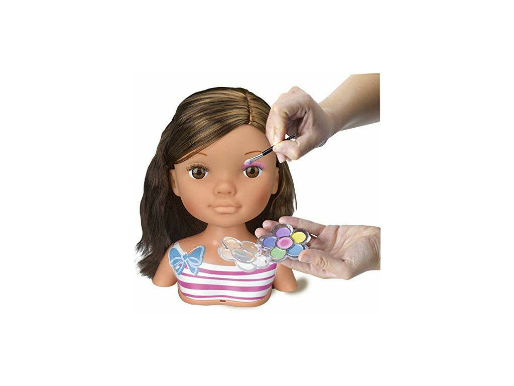 Nancy un jour de secrets de la célèbre beauté brune 700013833