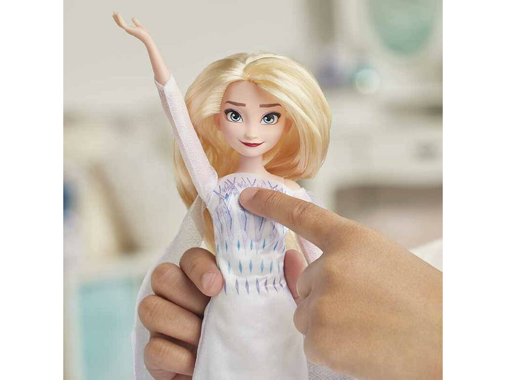 Frozen 2 Bambola Elsa Avventura Musicale Hasbro E8880