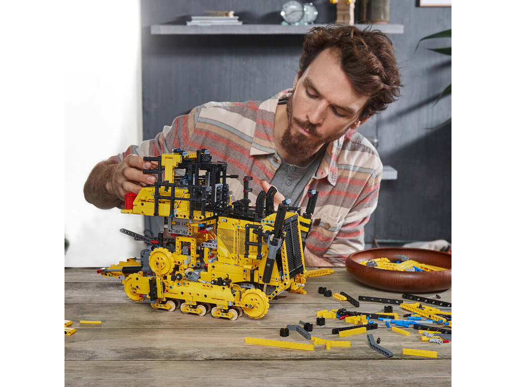 Lego Technic Bulldozer Cat D11 Controllato da App 42131