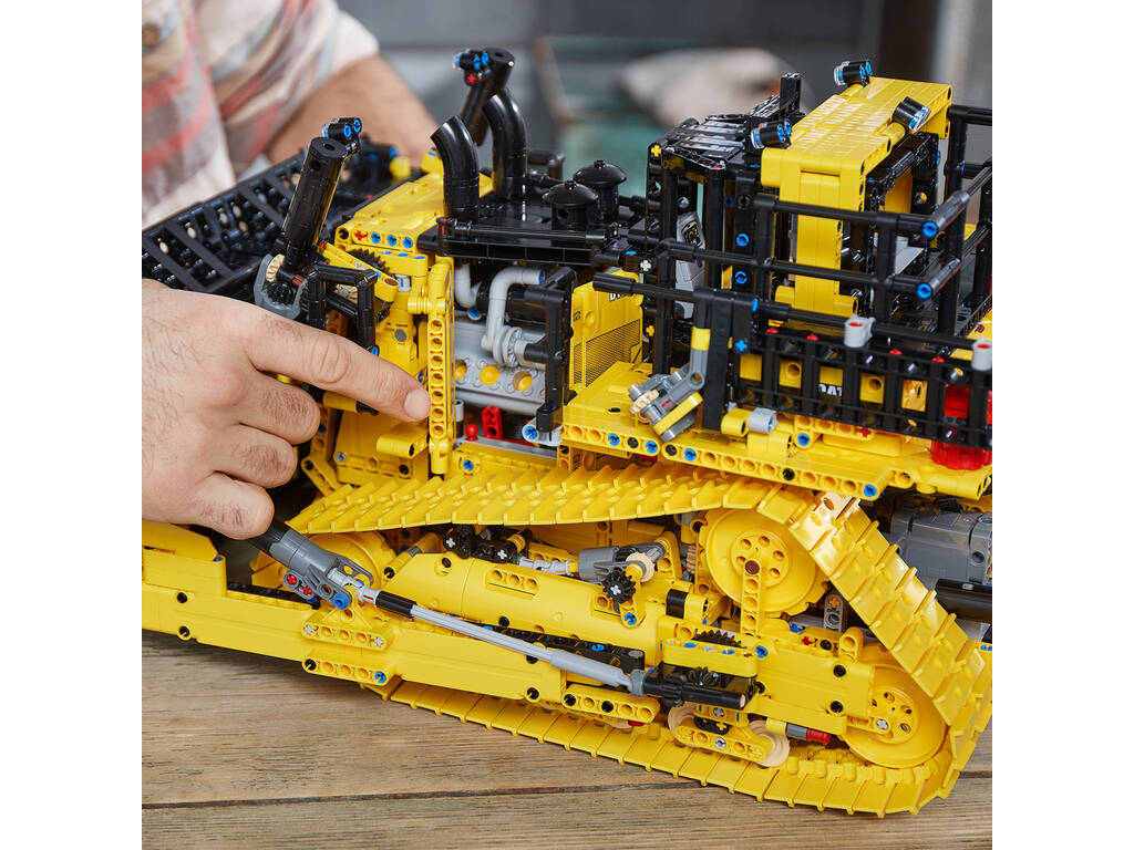 Lego Technic Bulldozer Cat D11 Controllato da App 42131