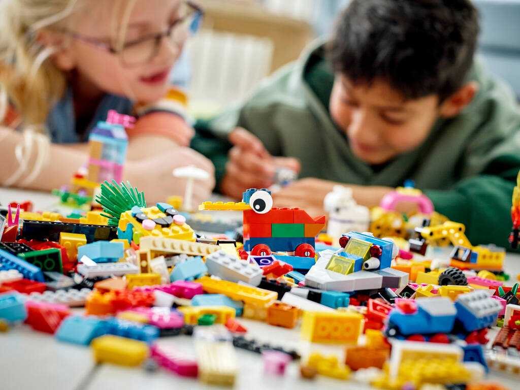 Lego Classic 90 Years of Play 11021