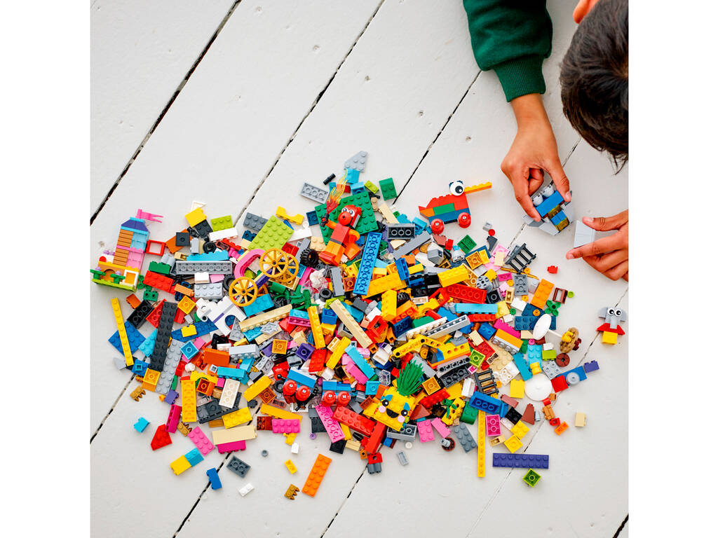 Lego Classic 90 Years of Play 11021
