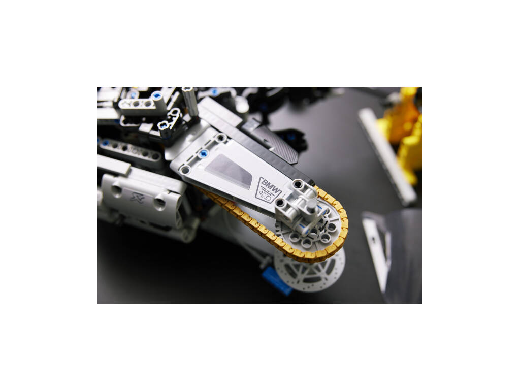 Lego Technic BMW M 1000 RR 42130