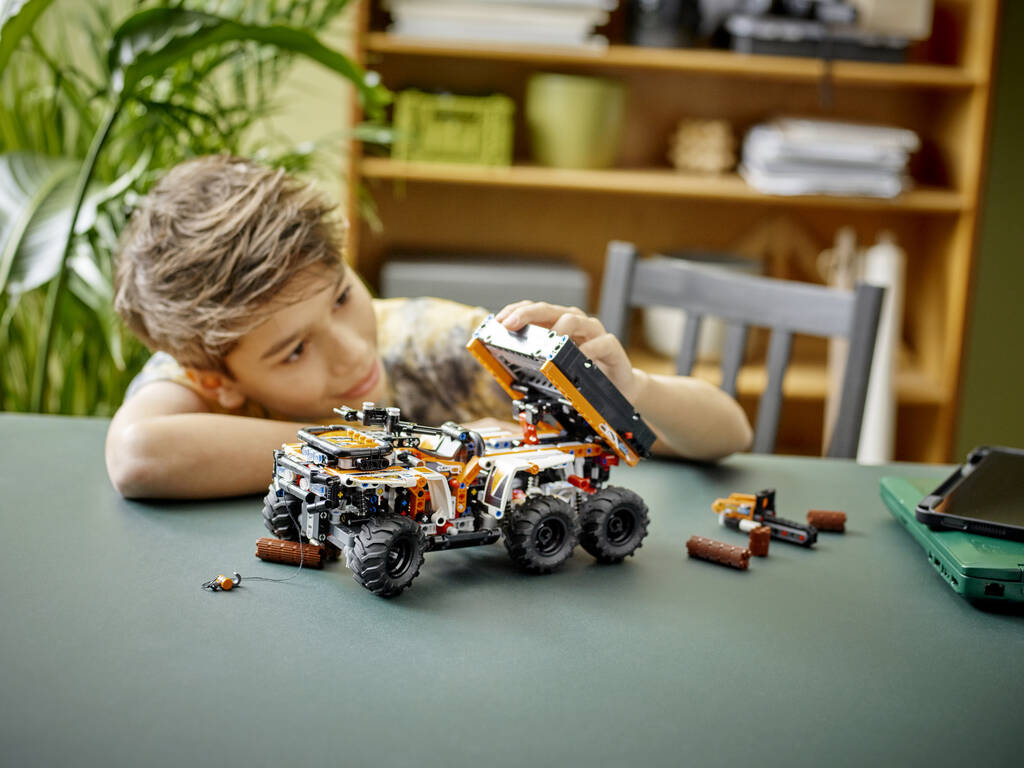 Lego Technic Off-Road Vehicle 42139