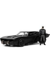 La voiture Batman Batmobile avec la figurine en métal Simba 253215010