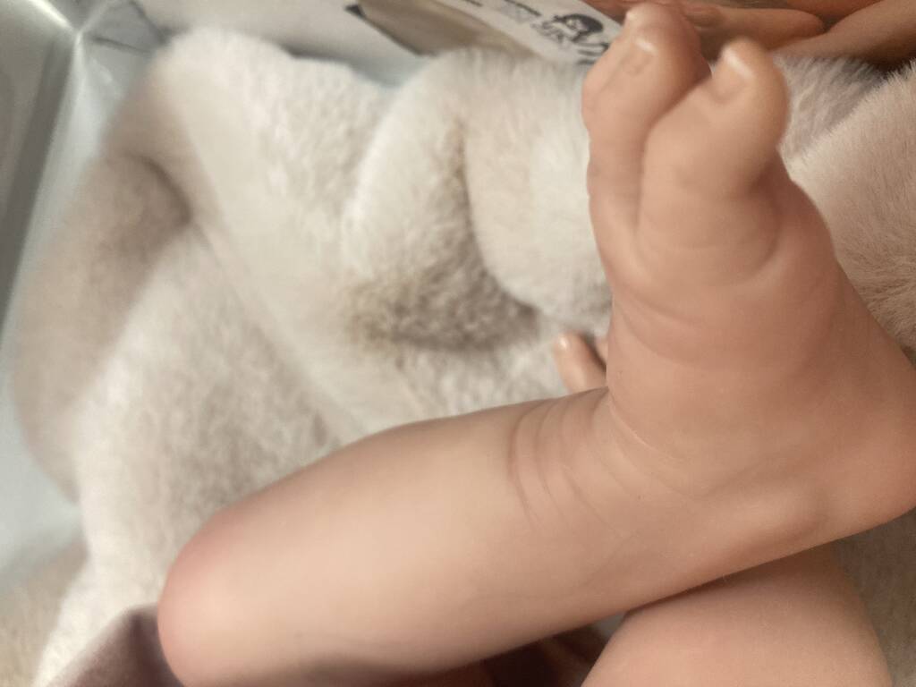 Muñeca Reborn 40 cm. Chloe Rosa con Pelo y Manta Arias 98113