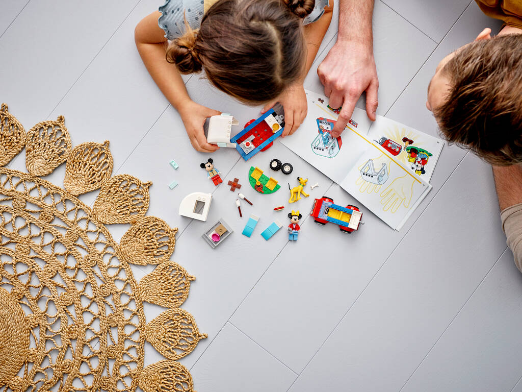 Lego Disney Il viaggio in campeggio di Topolino e Minnie 10777
