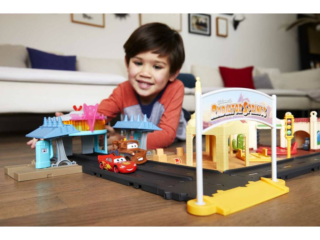 Cars On The Road Radiador Springs Mattel HGV68