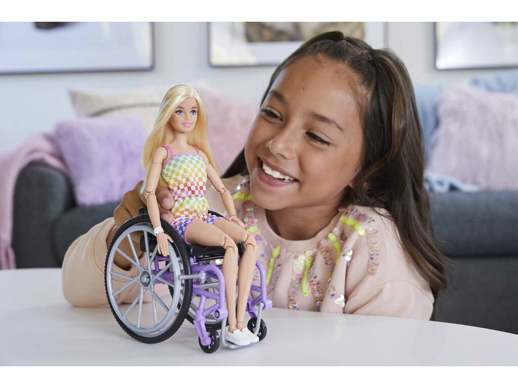 Barbie Fashionista Bionda con sedia a rotelle Mattel HJT13