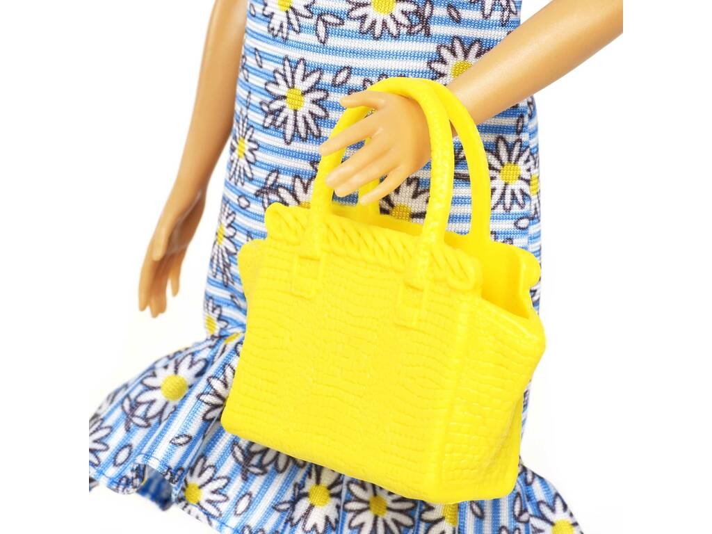 Barbie com 4 Modas Mattel GDJ40