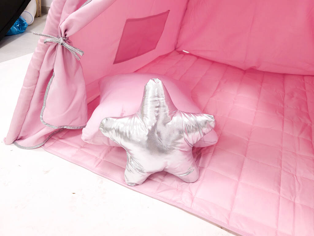 Casa Tipi rosa e argento con tappetino e cuscini