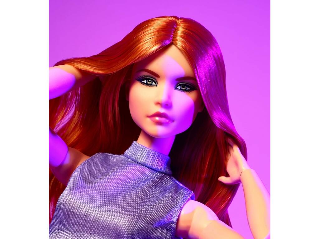 Barbie Signature Looks Ruiva com Saia cor Roxo Mattel HRM12