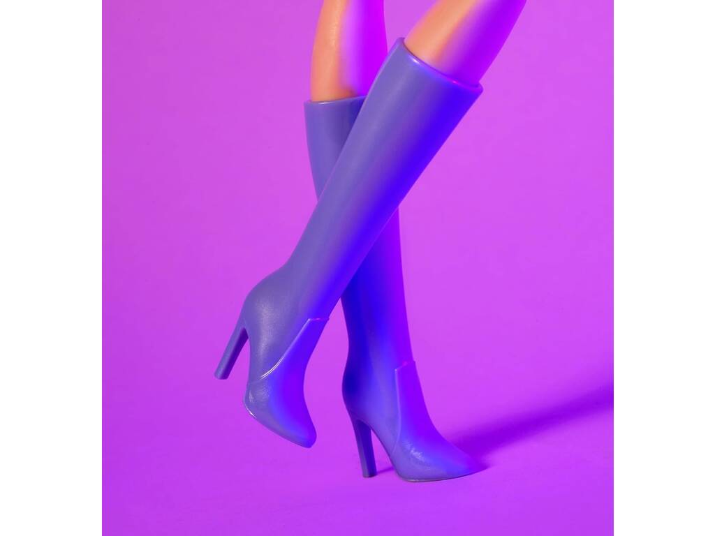 Barbie Signature Looks Ruiva com Saia cor Roxo Mattel HRM12