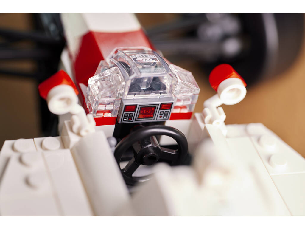 Lego Icons McLaren MP4/4 et Ayrton Senna 10330