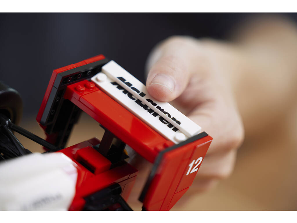 Lego Icons McLaren MP4/4 et Ayrton Senna 10330