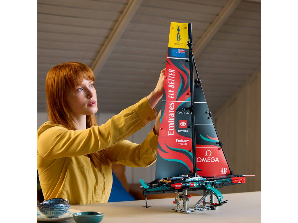 Lego Technic Yacht Emirates Team New Zealand AC75 42174