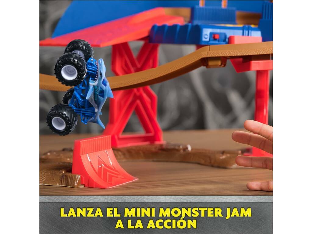 Monster Jam Supercharge Speedway con megalodonte e toro pazzo