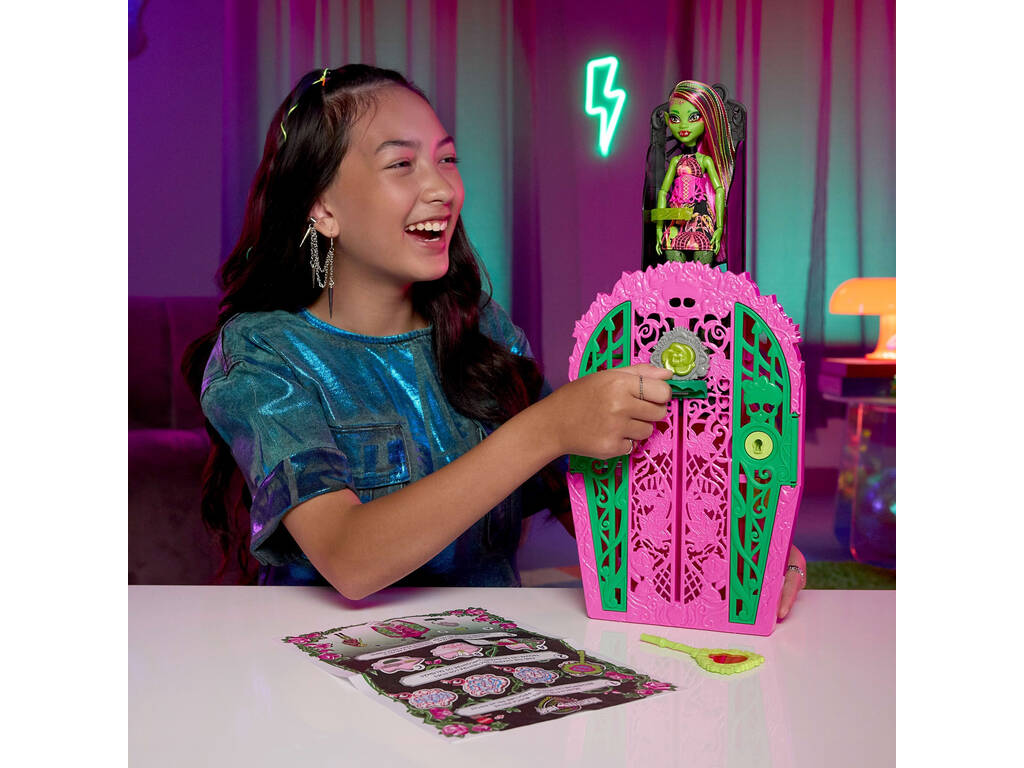 Poupée Monster High Skulltimate Secrets Garden Mysteries Venus McFlytrap avec armoire