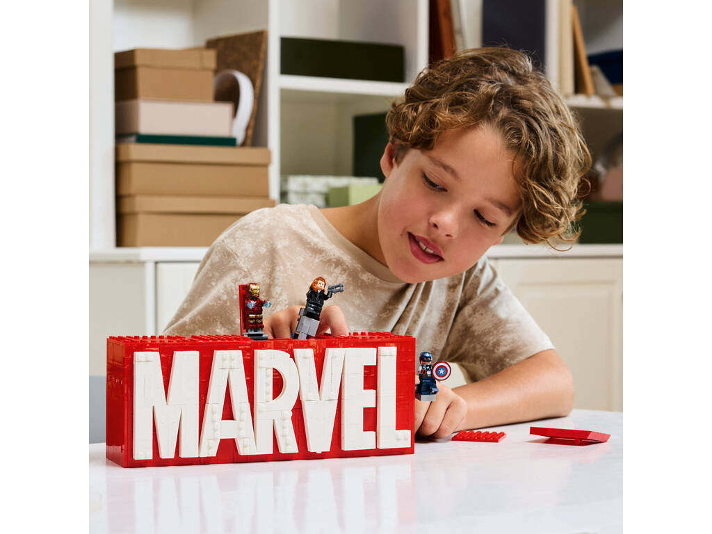 Lego Marvel The Infinity Saga Logotipo Marvel e Minifiguras