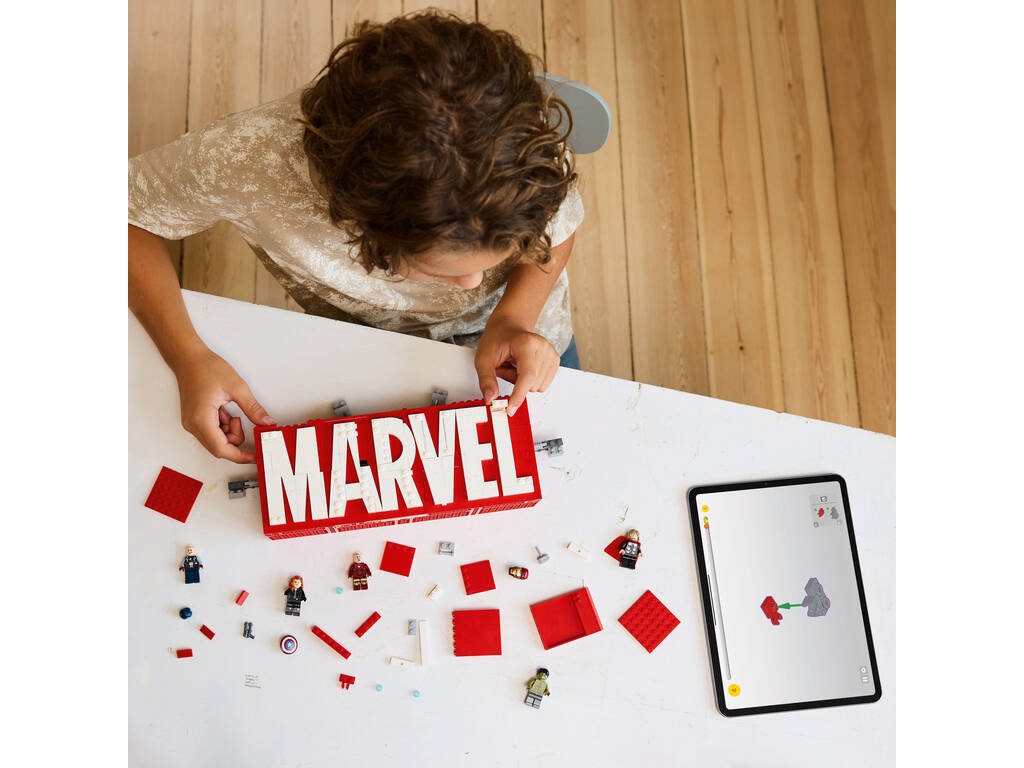 Lego Marvel The Infinity Saga Logotipo Marvel e Minifiguras