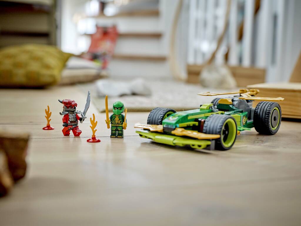 Lego Ninjago Dragons Rising Auto da corsa con motore a ricarica manuale di Lloyd