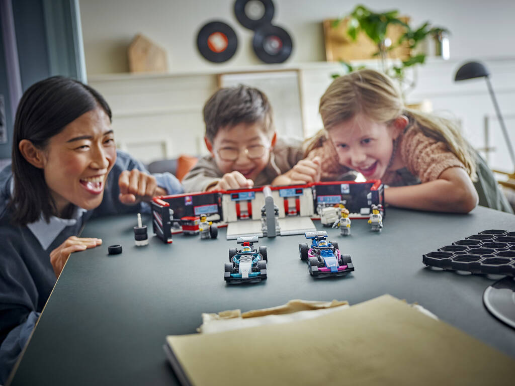 Garage Lego City Formula 1 F1 avec Mercedes AMG et Alpine Cars