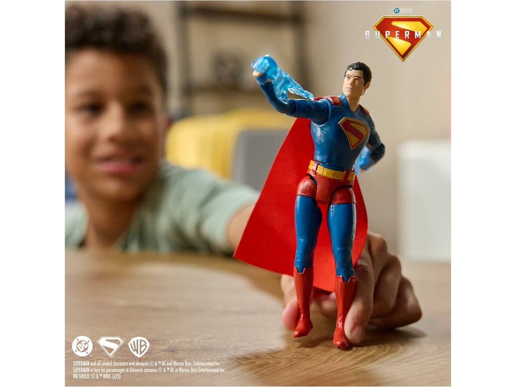 Superman DC Studios Figura Epic Strike Superman da 15 cm