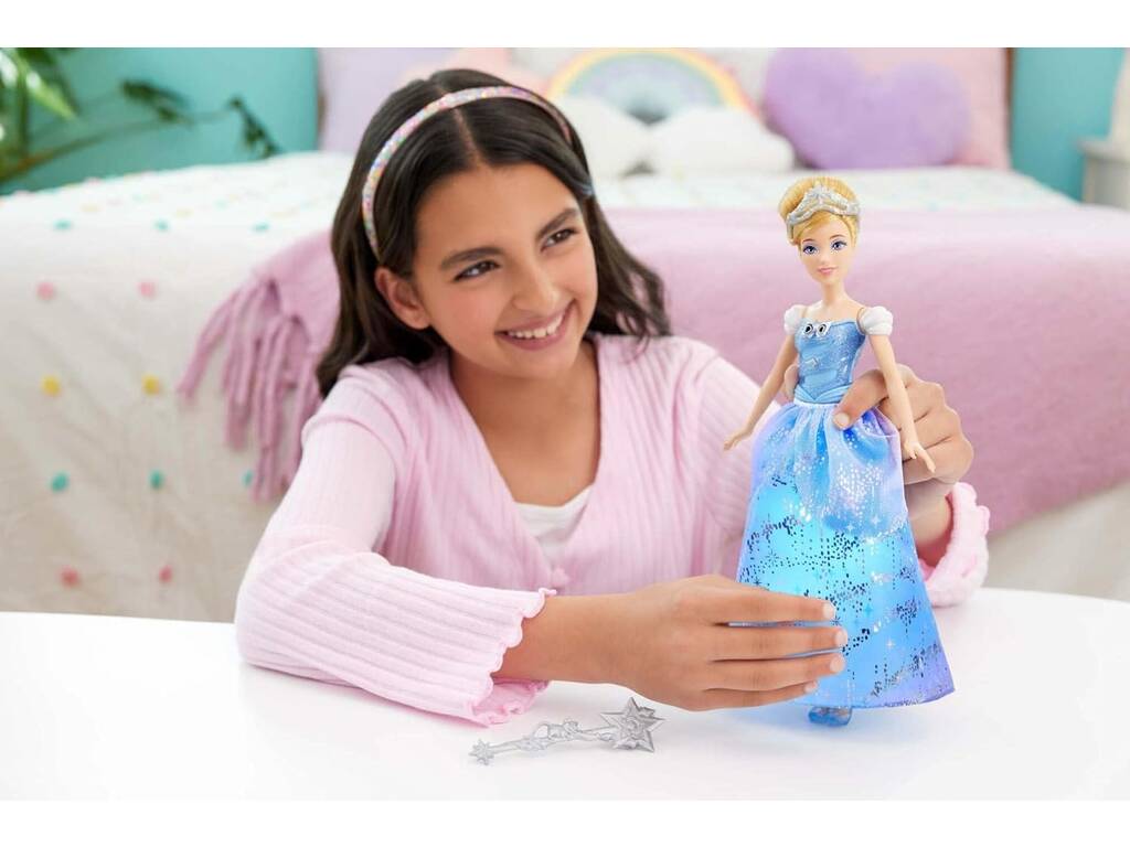 Poupée Disney Princess Cendrillon avec robe de bal enchantée