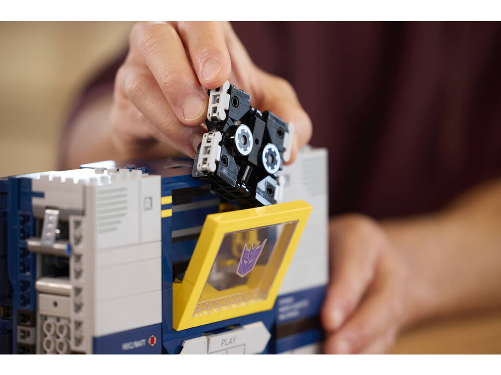 Lego Icons Transformers: Soundwave 2 in 1