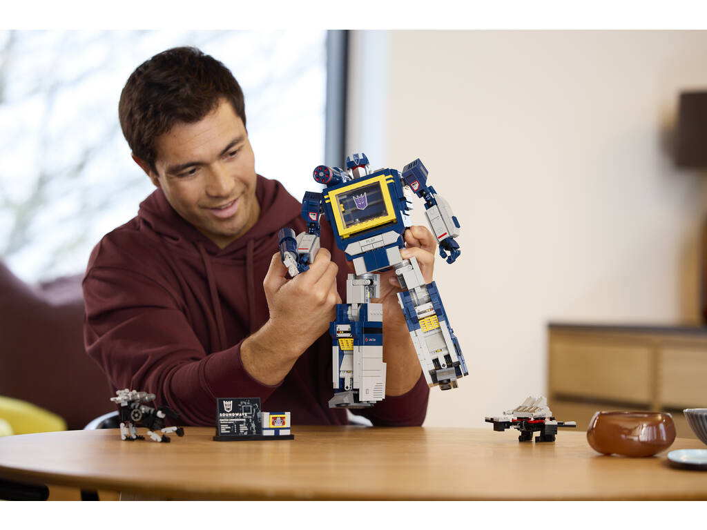 Lego Icons Transformers: Soundwave 2 in 1