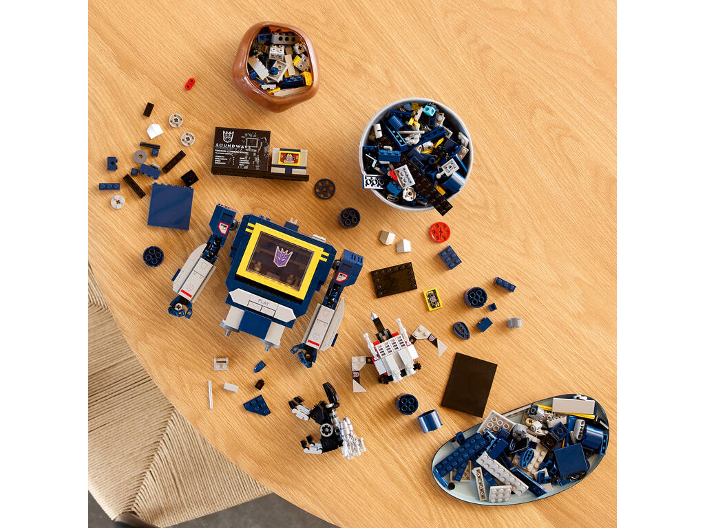 Lego Icons Transformers: Soundwave 2 in 1