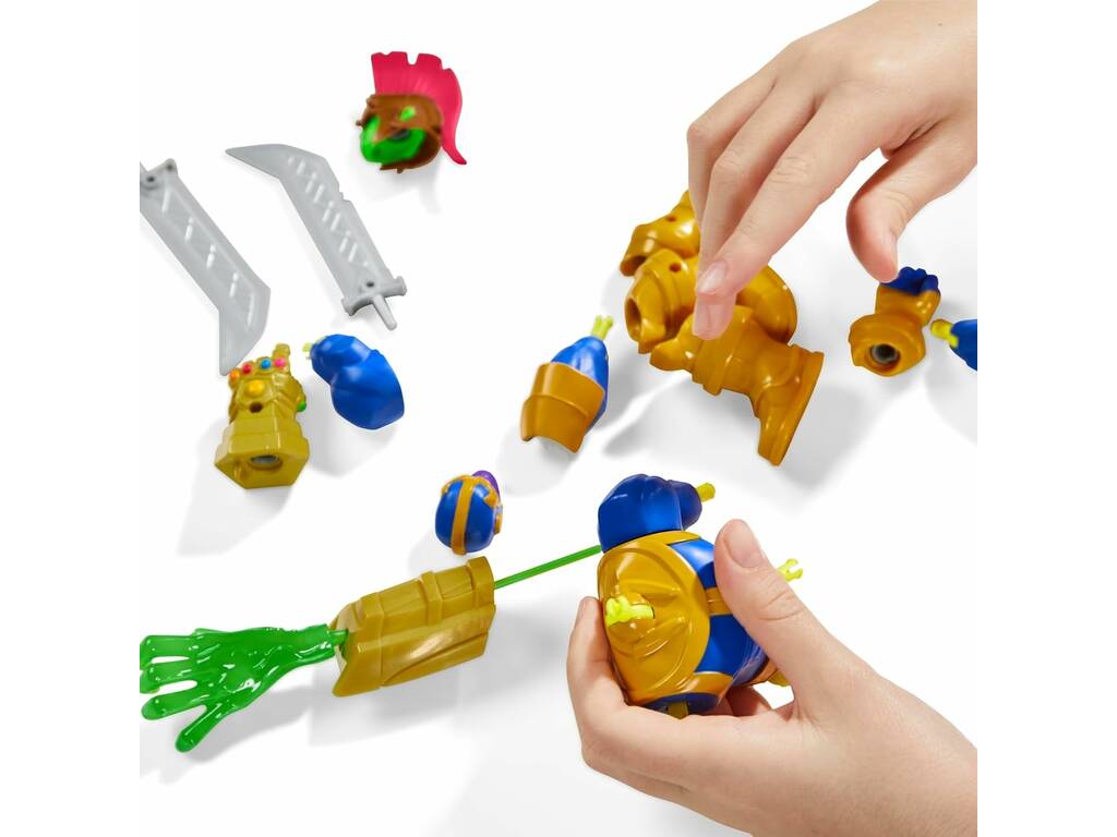 Marvel MixMashers Figura Deluxe Thanos con accessori
