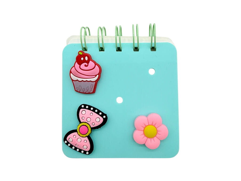 Taccuino A7 blu perforato con 50 pagine e 3 spille decorative.