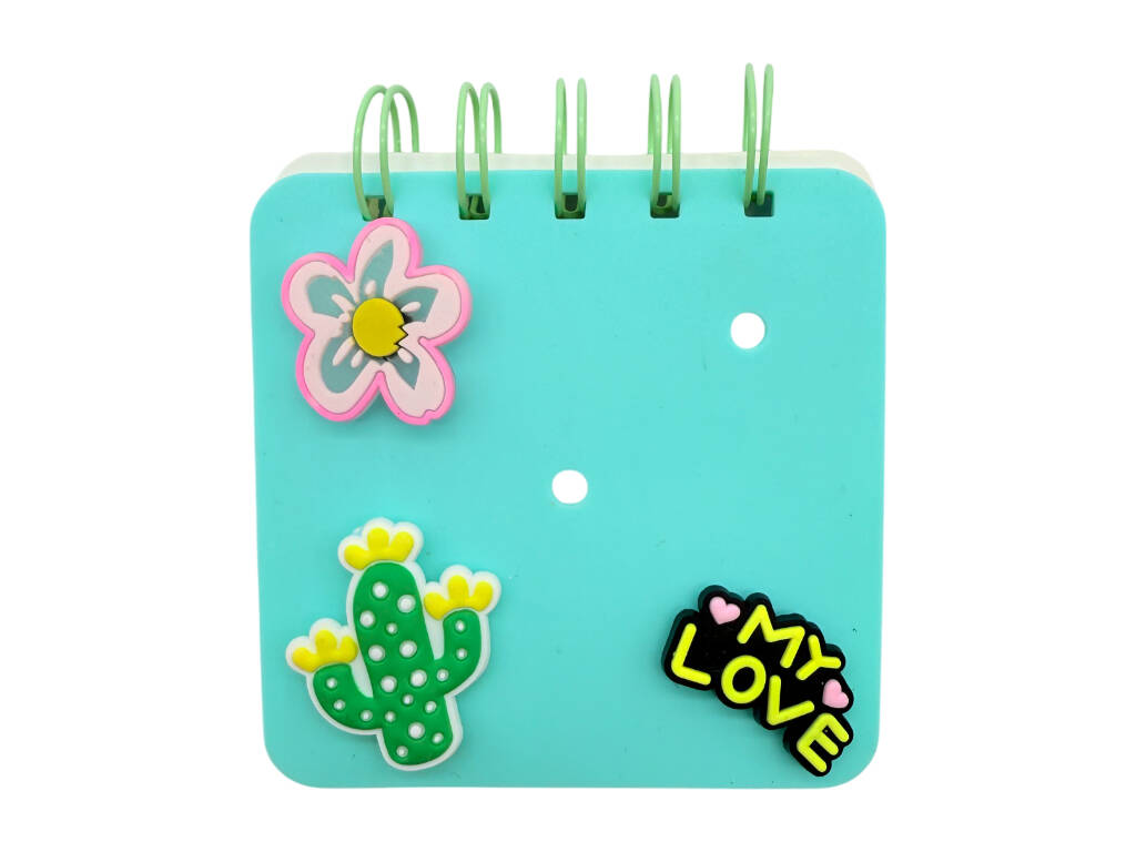 Taccuino A7 blu perforato con 50 pagine e 3 spille decorative.