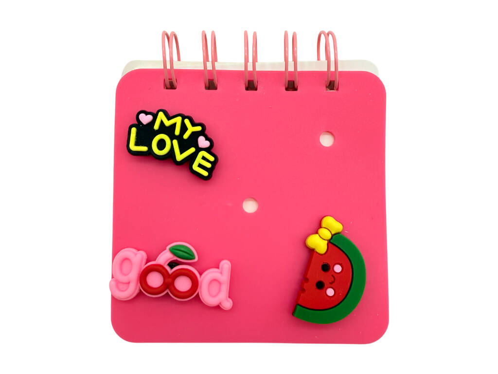 Taccuino A7 fucsia perforato con 50 pagine e 3 spille decorative
