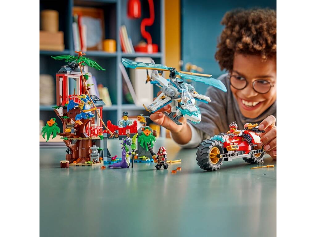 Lego Ninjago Batalla de Vehículos Ninja Junto a la Casa del Árbol