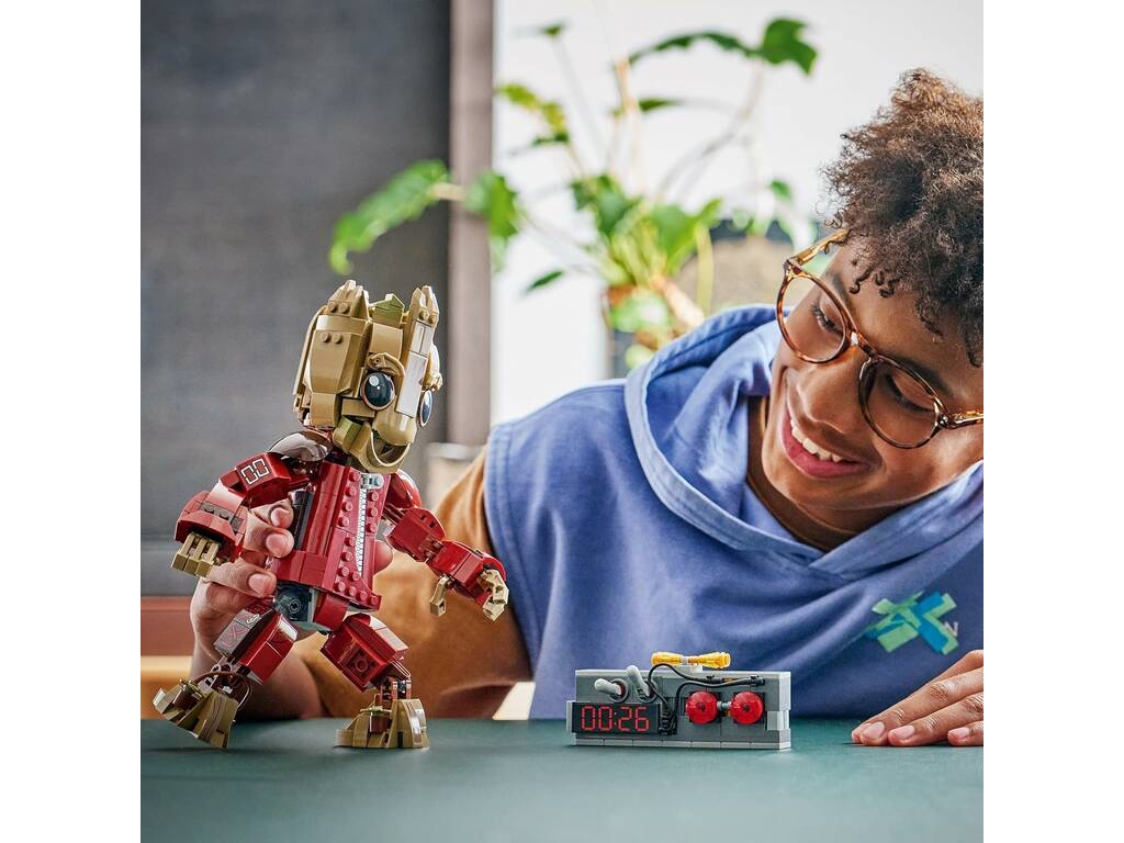 Lego Marvel Groot con Traje de Saqueador