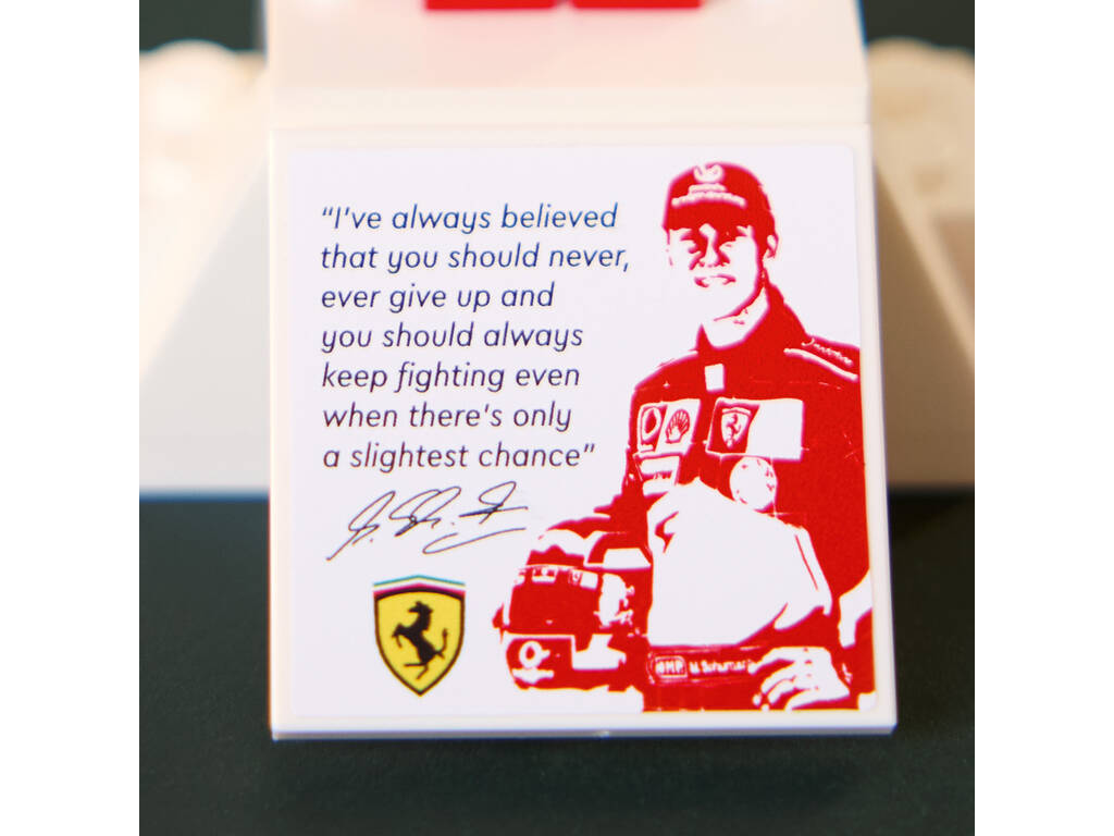 Lego Icons Ferrari F2004 y Michael Schumacher