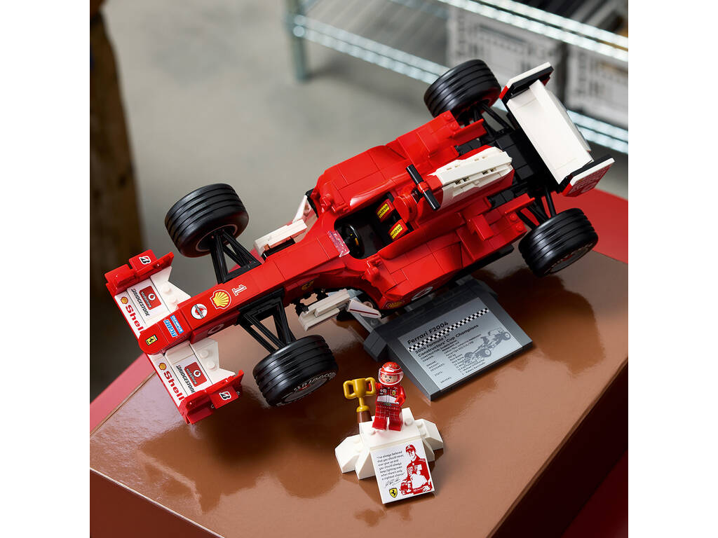Lego Icons Ferrari F2004 y Michael Schumacher