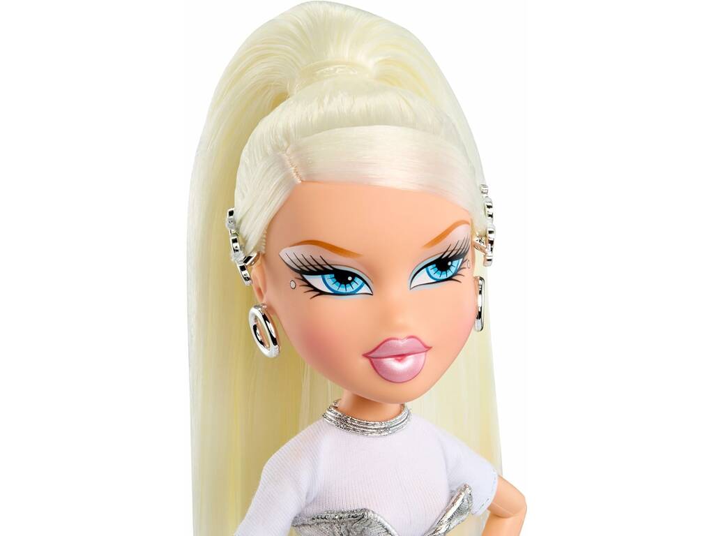 Bratz Charmz Muñeca Cloe con Cadena y Charm