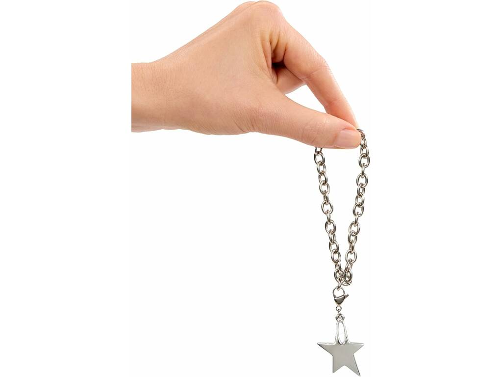 Bratz Charmz Muñeca Cloe con Cadena y Charm