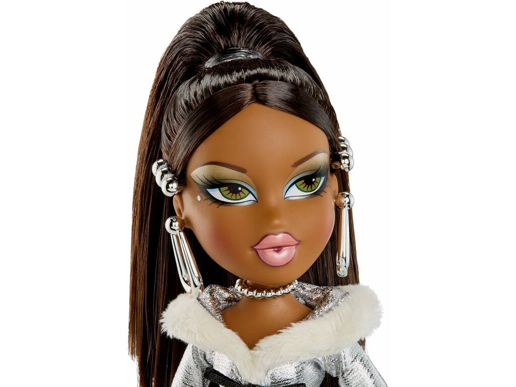 Bratz Charmz Muñeca Sasha con Cadena y Charm