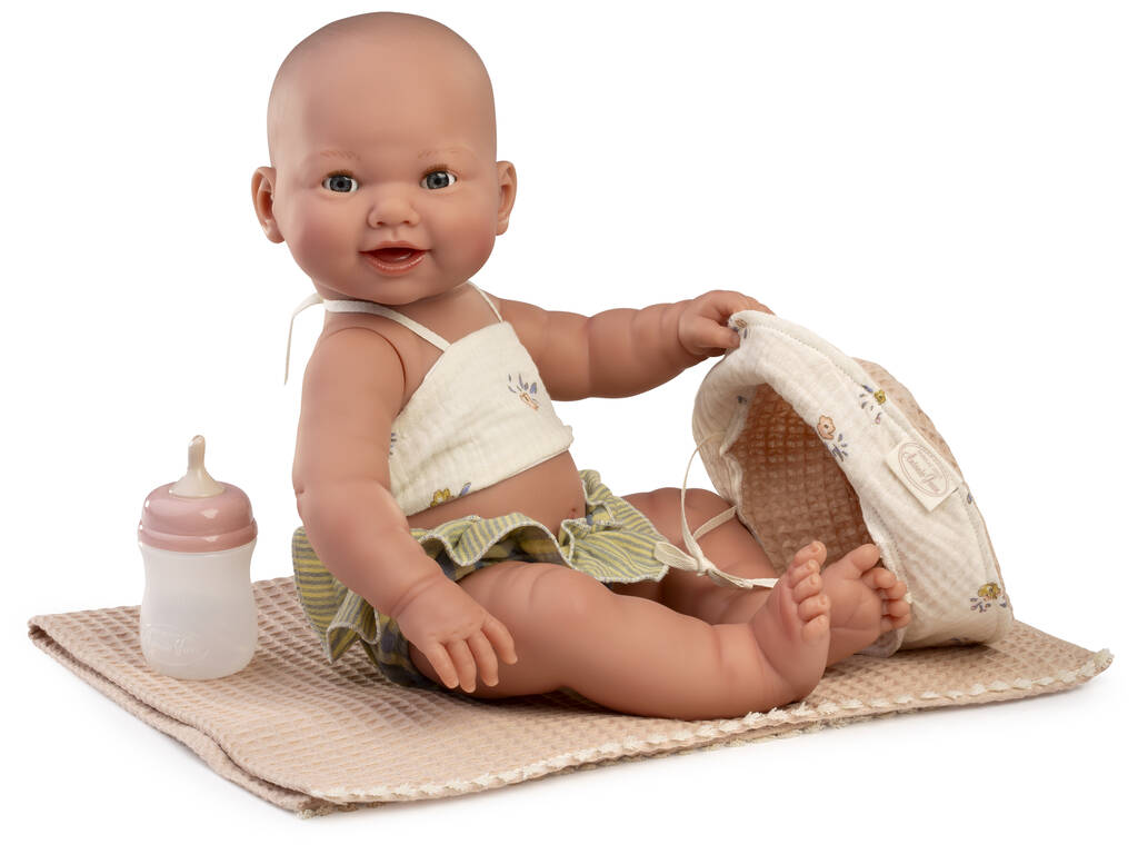 Bambola Bebè Mia “Fa pipì” in costume da bagno da 42 cm con ciuccio e biberon